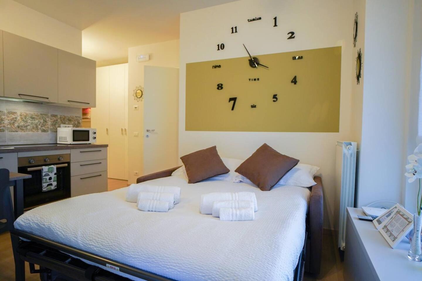 Gelsomino Suite Leonardo Academy, Mxp & Laghi Sesto Calende Dış mekan fotoğraf